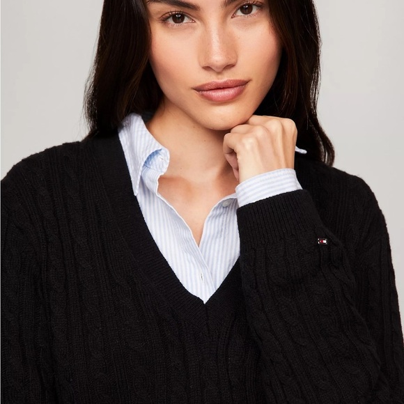 Tommy Hilfiger Cable Knit Wool-Blend V-Neck Sweater - Picture 2 of 4